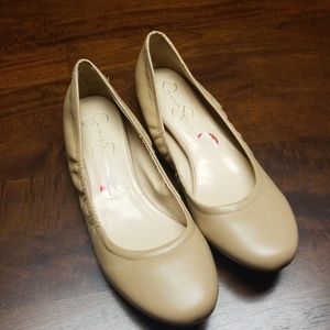 Jessica Simpson nude flats